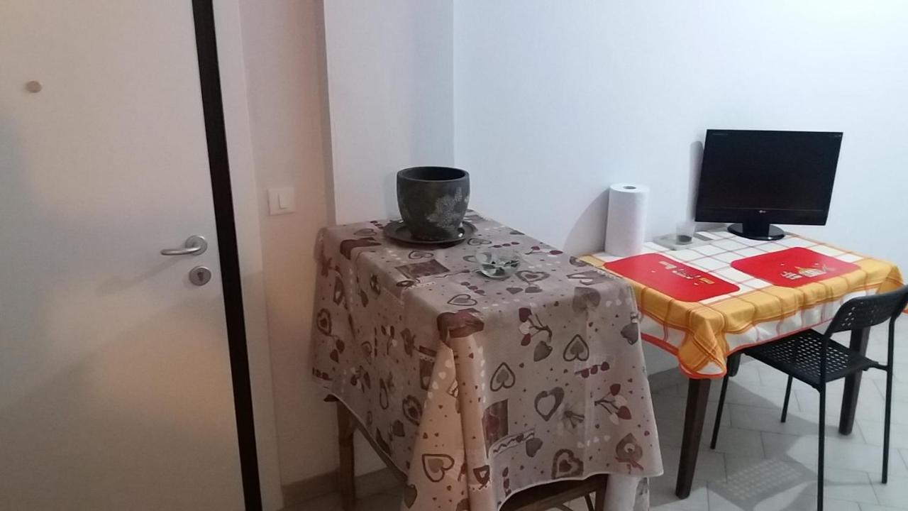 Emily'S Rooms "Villa Romana" Cir17067 Desenzano del Garda Eksteriør billede